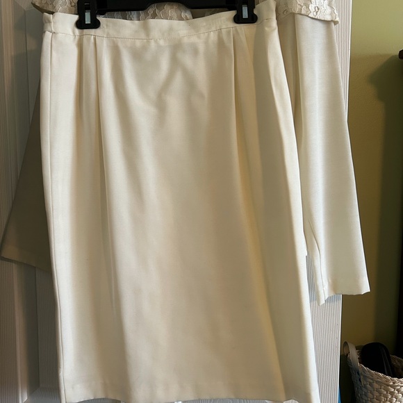 Ivory two piece suit dress - Picture 3 of 5